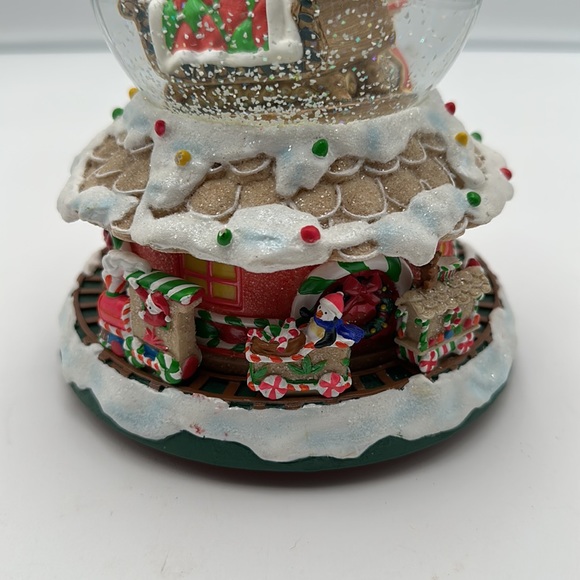 Limited Edition Waterford Musical Rotating Snow Globe playing Brahms Lullaby - Picture 12 of 17